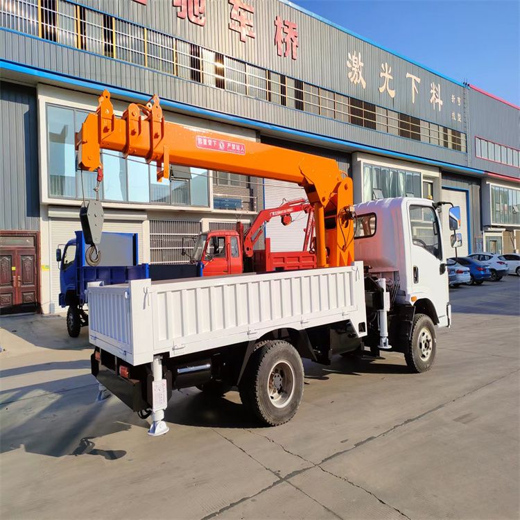 清原满族自治县三轮随车吊定制 农用改装机自备吊中瑞长期出售